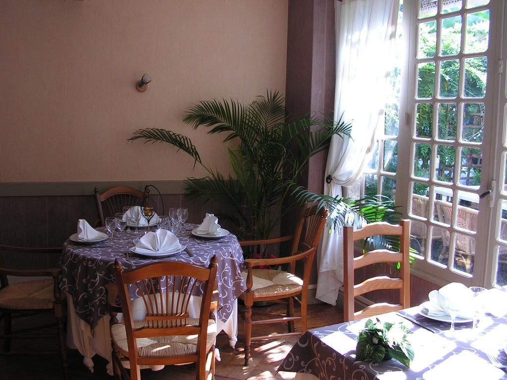 Hotel Restaurant Henri IV Eauze Exterior photo